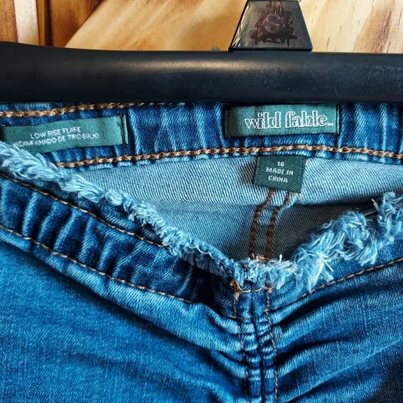 Wild Fable ruched low rise flare raw hem jeans Size 16 - Picture 2 of 7